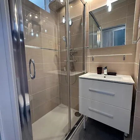 Heliopolis J 201 * Agde